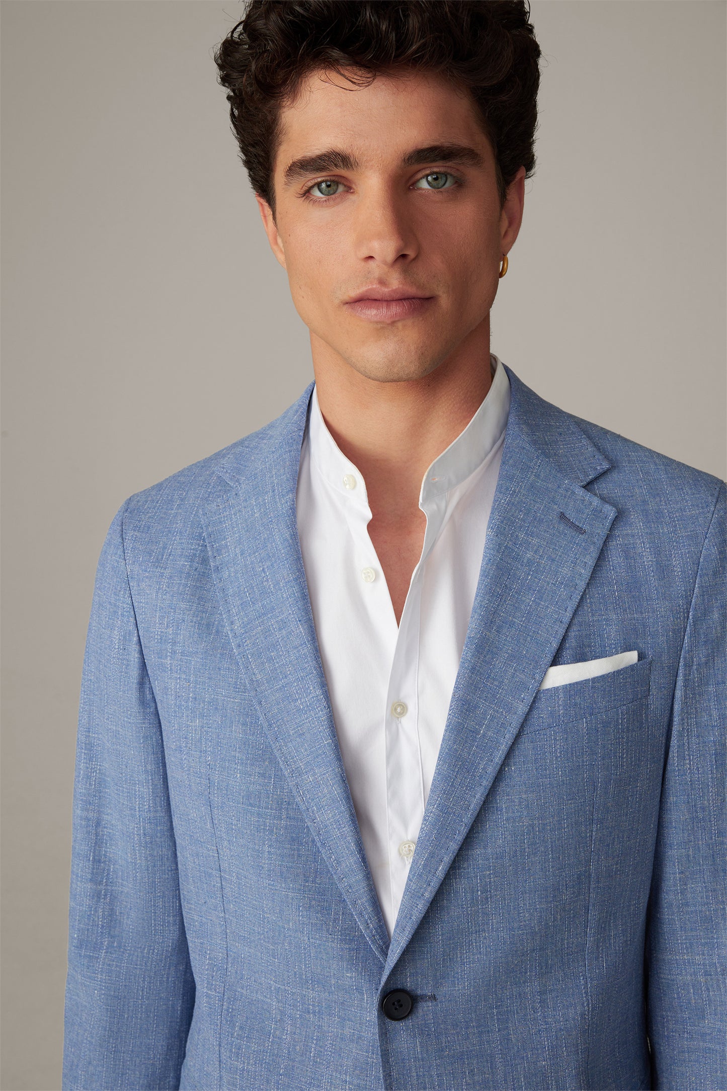 Acon Luc, Linen Suit