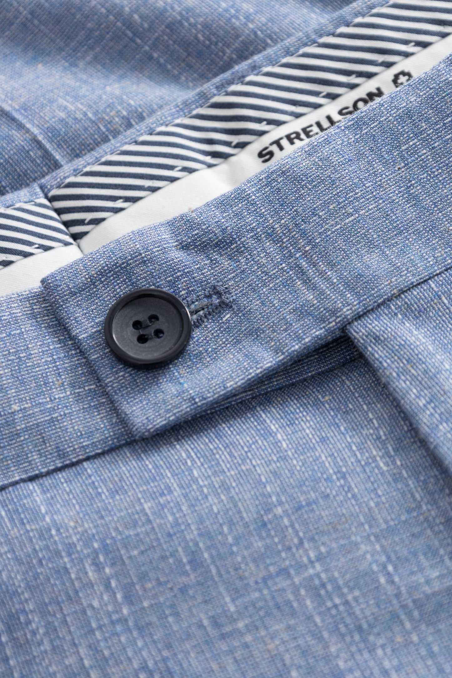 Acon Luc, Linen Suit