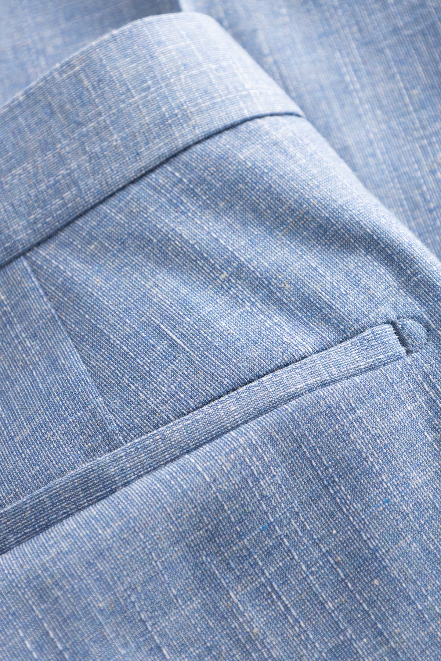 Acon Luc, Linen Suit